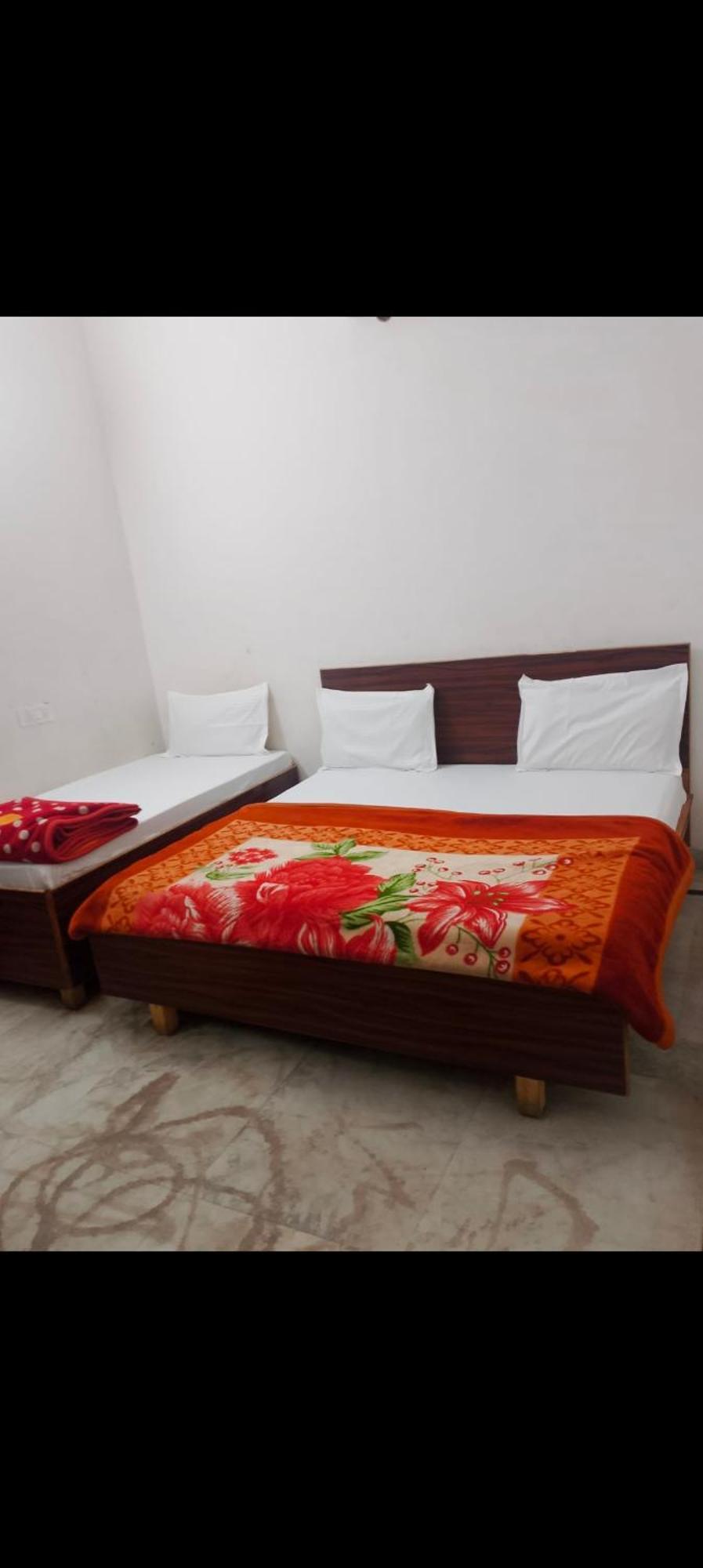Shri Ji Kripa Kunj Hotel วรินดาวัน ภายนอก รูปภาพ